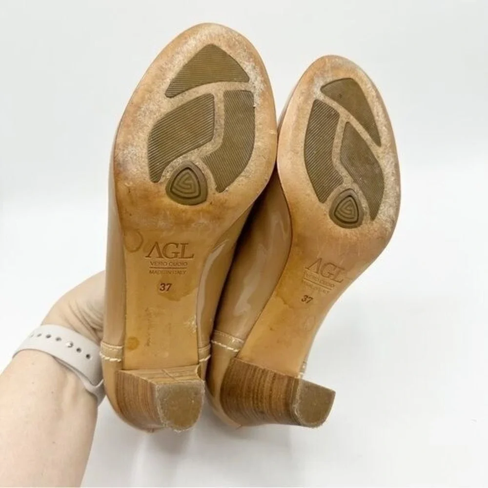 AGL Tan Nude Patent Leather Flex‎ Heels w/Cream Topstitching Sz 37 EU/6.5-7 US
